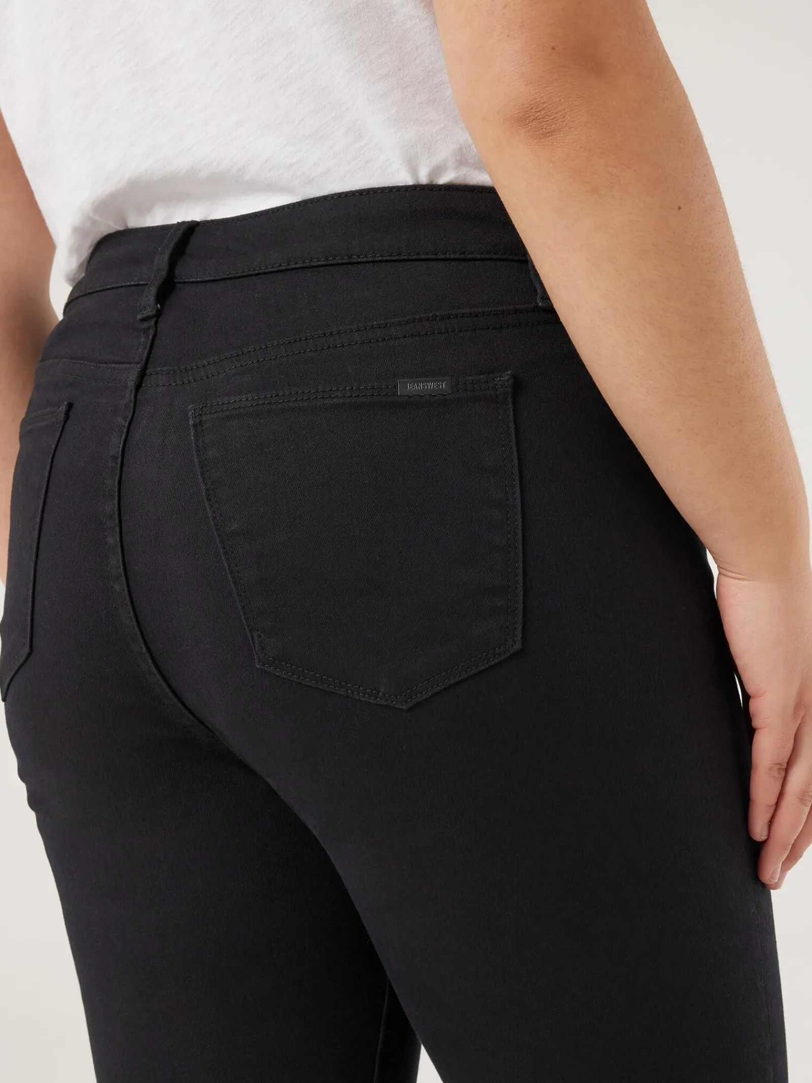 Jeanswest Kara Curve Skinny Capri Black Hot