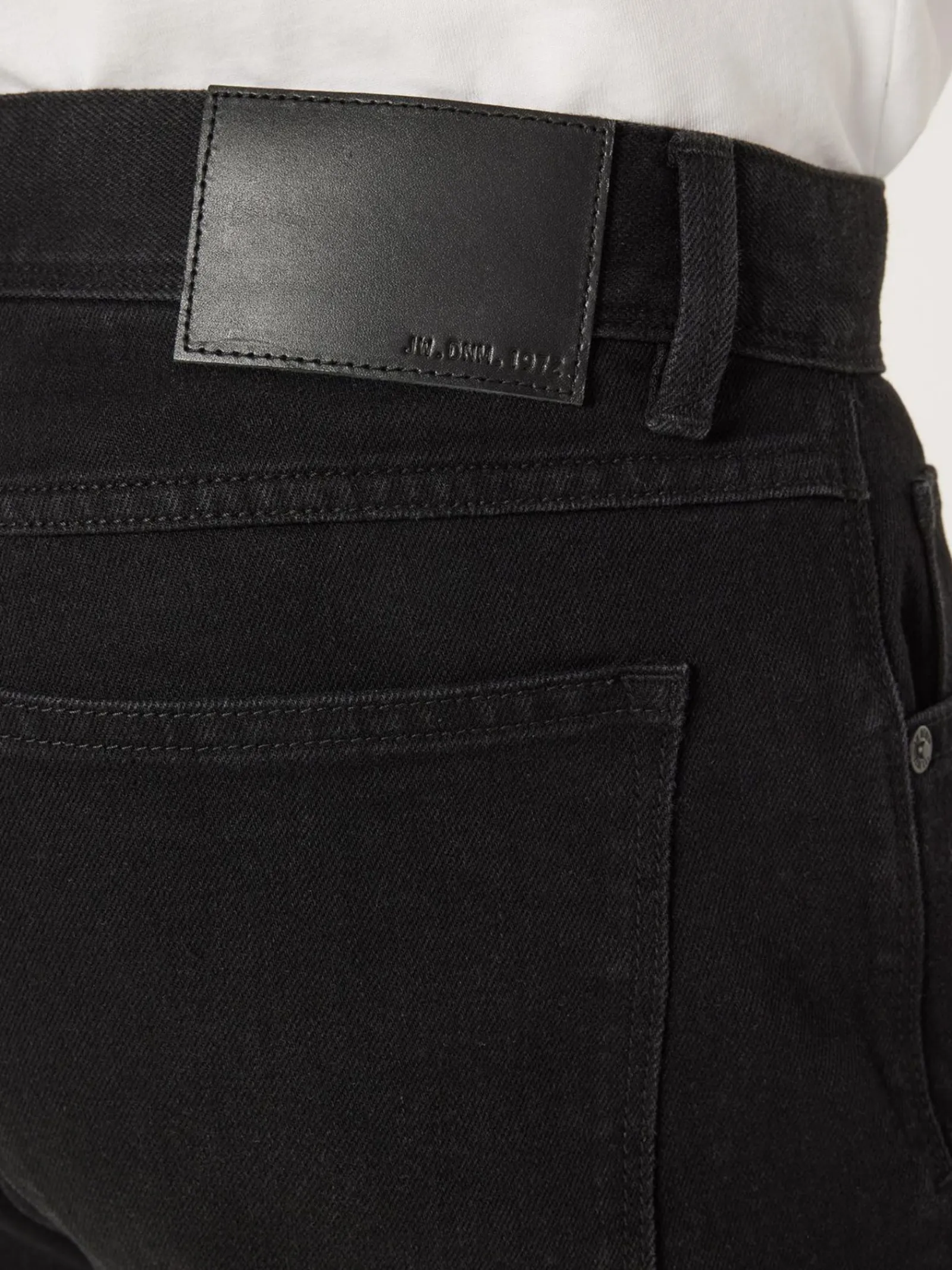Jeanswest Relaxed Straight Jean Black Hot