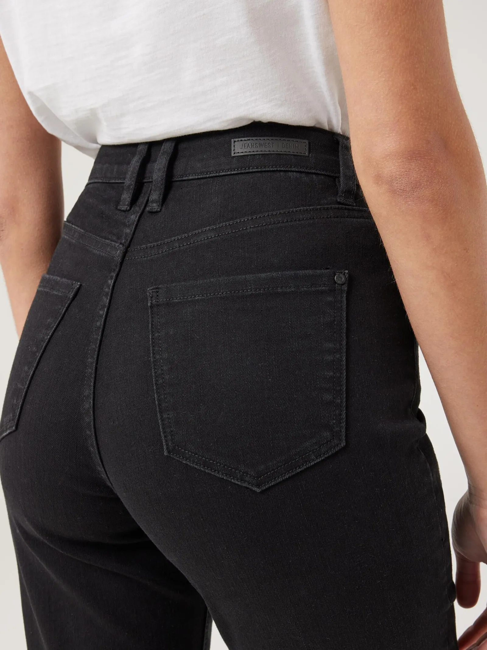 Jeanswest Tapered Jeans Black
